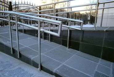 О плюсах металлических лестниц для частных домов